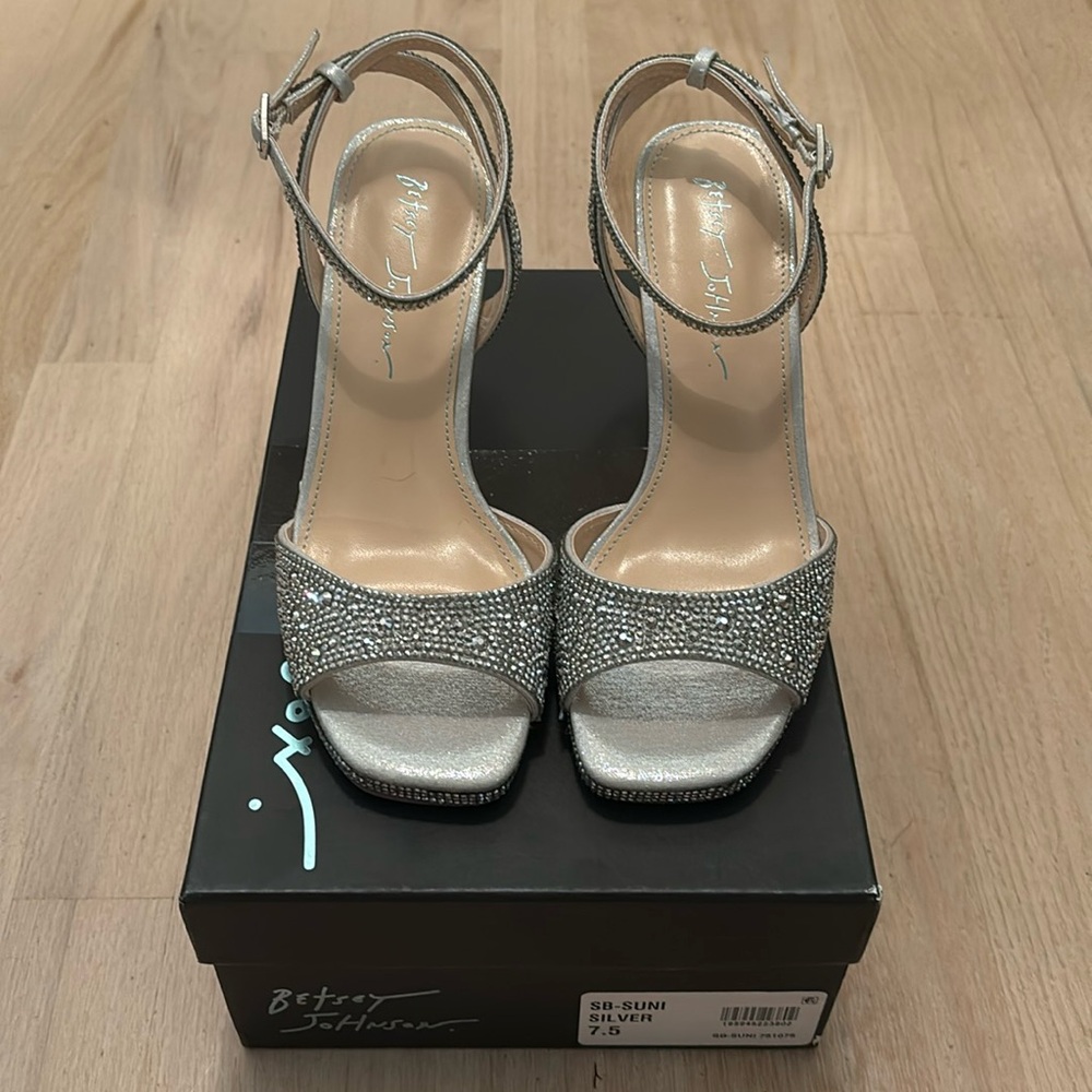 NIB Blue by Betsey Johnson Suni Silver Sparkle Ankle Strap Heels size 7.5